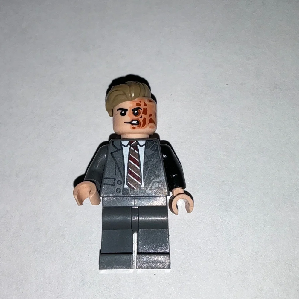 LEGO DC: Two-Face - Picture 1 of 1